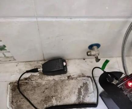 房山屋顶漏水维修公司分享下卫生间漏水的危害及解决方法